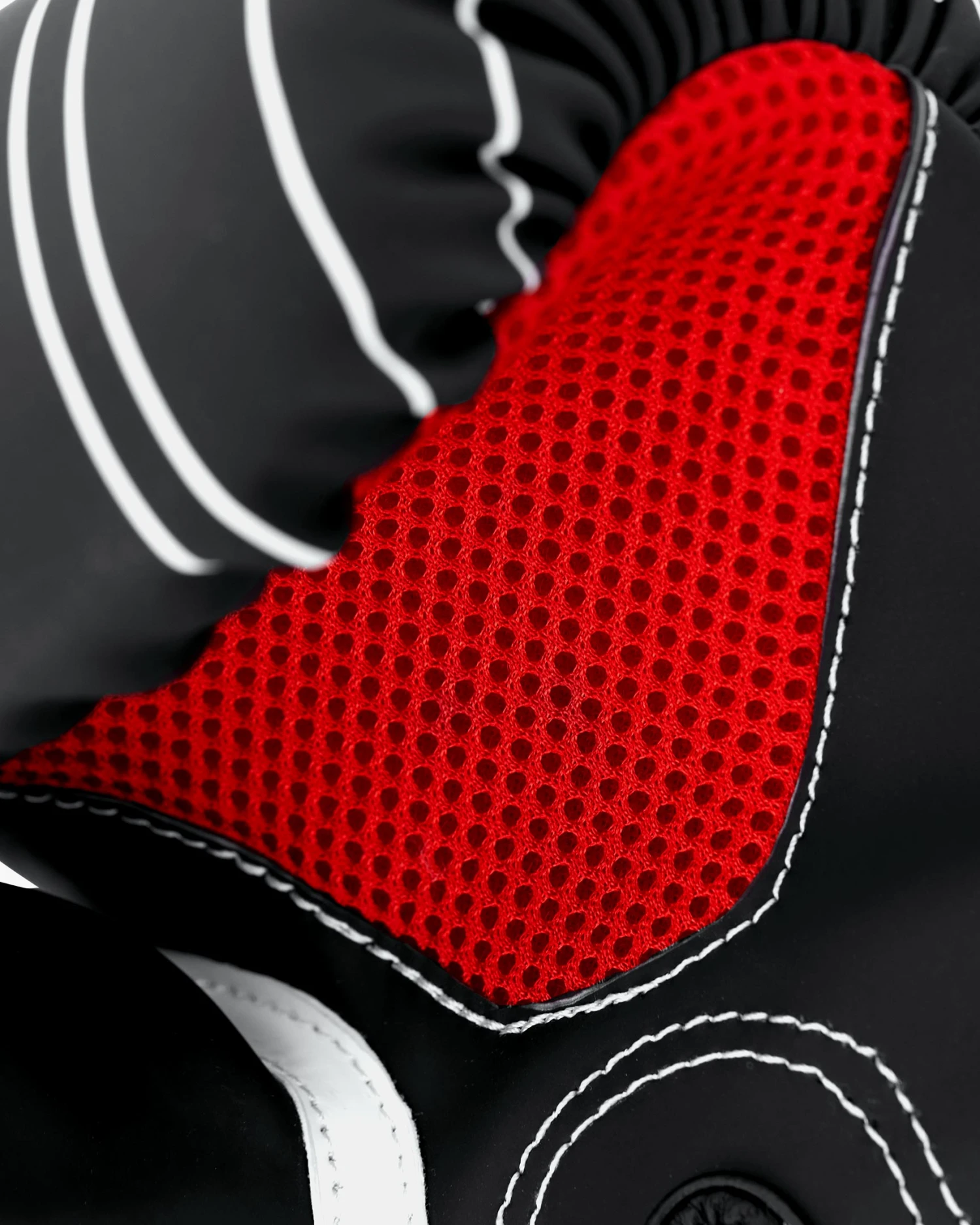 Century Brave Kickboxing Glove 8 Century Brave Kickboxing Glove - Image 6